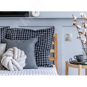 Legrand Valena 770105 Выключатель 2кл. алюм. 