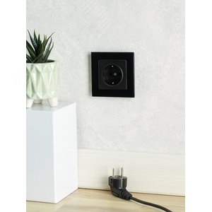 Розетка IEK BRITE 1-ная c/з черный